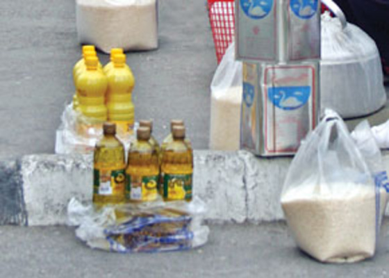 اهدای بسته‌های عیدانه به نیازمندان تهرانی
