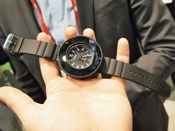 ایسر وسیله ای برای تبدیل ساعت آنالوگ به هوشمند با همکاری کمپانی Victorinoxتولید نموده