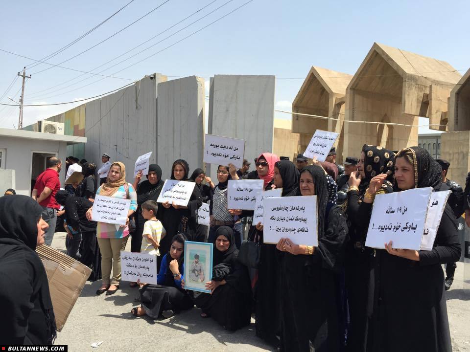 اعتراض به سرنوشت نامعلوم مفقودین جنگ‌های داخلی در کردستان+تصاویر