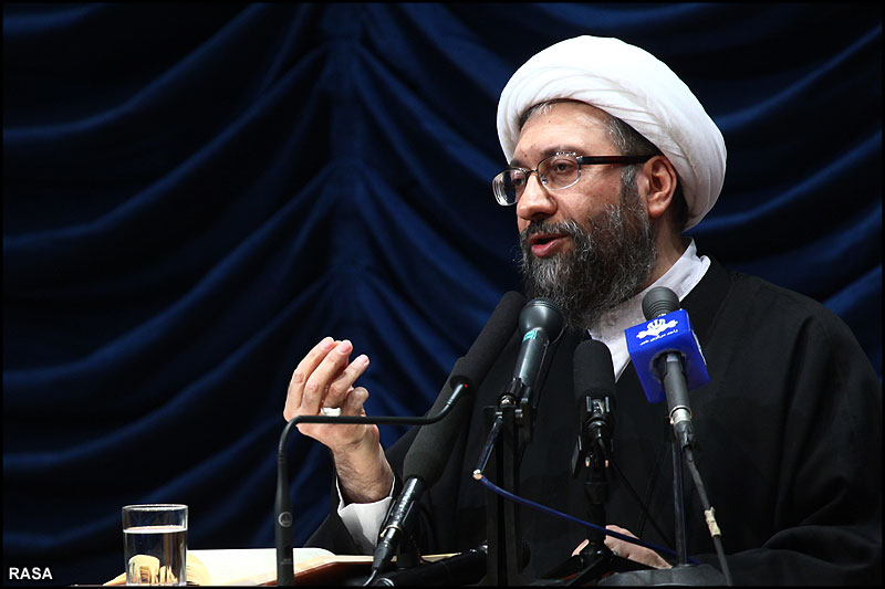 سران رژیم سعودی روی جاهلیت ۱۴۰۰ سال پیش را سفید کرده‌اند