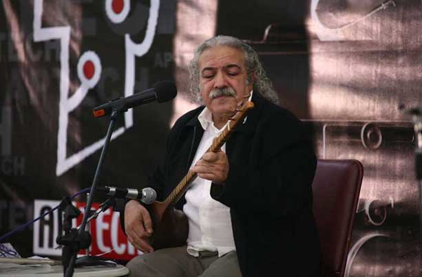آثار انقلابی و سیاسی ام را آلبوم می کنم