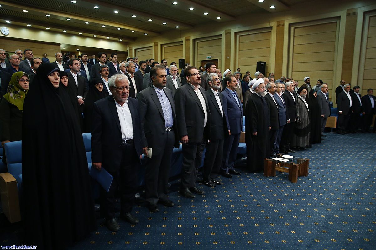 روحانی:با هدایت های مقام معظم رهبری پیش خواهیم رفت/حداد عادل: معیار وحدت ما تعلق به انقلاب اسلامی