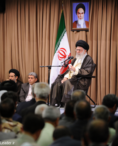 خطوط قرمز رهبر انقلاب، تضمین کننده سرمایه گذاری های بلندمدت در اقتصاد ایران / اجرای اقتصاد مقاومتی در شرایط کنونی کشور با وجود تاکید بر لغو کامل تحریم ها