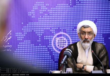 توصیه می کنم هیچ کس از حدش خارج نشود / از زندان زدایی استقبال می کنیم توصیه می کنم هیچ کس از حدش خارج نشود / از زندان زدایی استقبال می کنیم