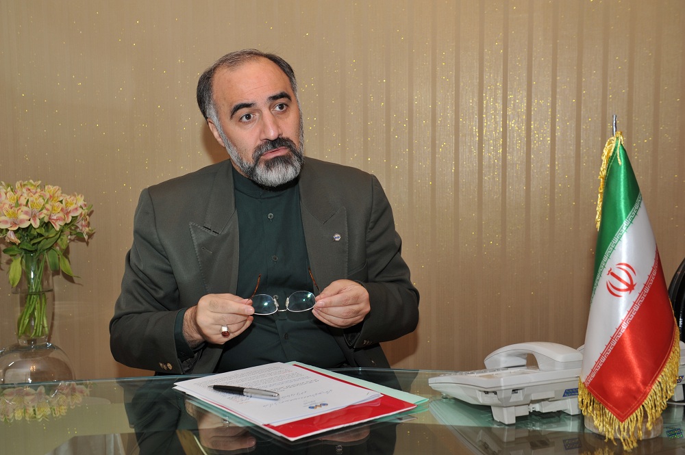 خائن و ضدانقلاب کسانی هستند که خودروهای بی کیفیت گران را به مردم تحمیل میکنند خائن و ضدانقلاب کسانی هستند که خودروهای بی کیفیت گران را به مردم تحمیل میکنند