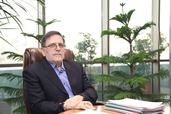 جلوی تغییر نرخ دلار را گرفتن هنر نیست جلوی تغییر نرخ دلار را گرفتن هنر نیست