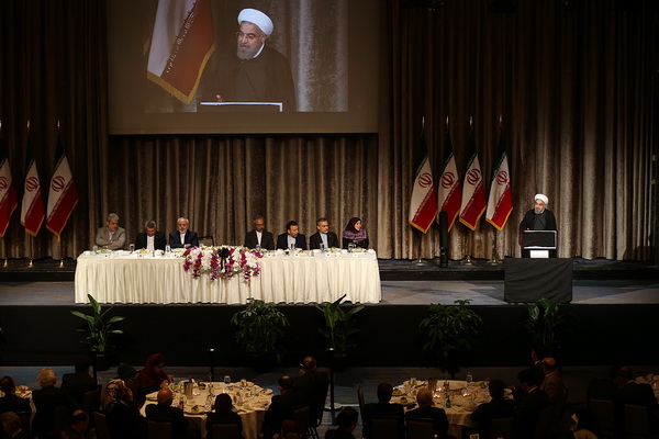 روحانی: آمریکا به سیاستهای خطرناک متحدان منطقه ای اش پایان دهد/  فصل جدیدی در روابط ایران با جهان