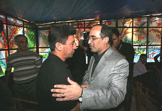 پلیس باید سکوهای ورزشگاه ها را پاک کند
