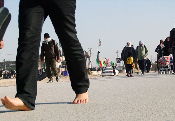 در مراسم پیاده روی اربعین تنها قدرت جذب حسینی را نمایش دهید