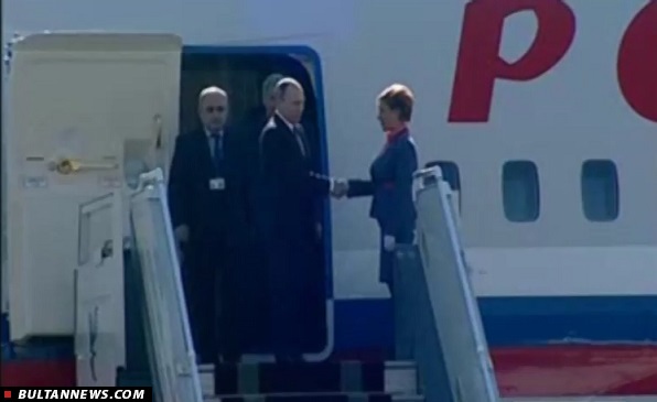 مهماندار هواپیمای پوتین بدون حجاب در تهران