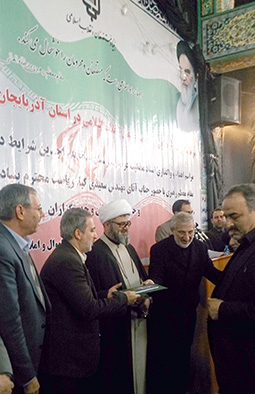 معادل 110 میلیارد ریال زمین به صورت رایگان به محرومان شهرستان میانه واگذار شد. معادل 110 میلیارد ریال زمین به صورت رایگان به محرومان شهرستان میانه واگذار شد.