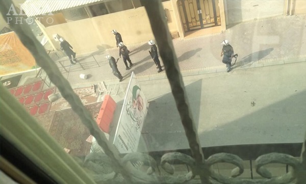 حمله نظامیان آل خلیفه به منزل شیخ عیسی قاسم+تصاویر