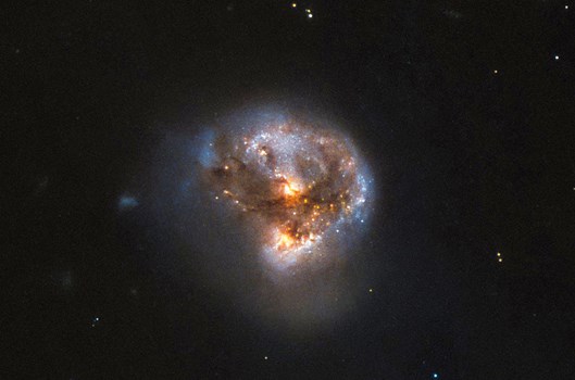 شکار جدید تلسکوپ هابل؛ ابرکهکشانی که امواج مایکروویو ساطع می کند