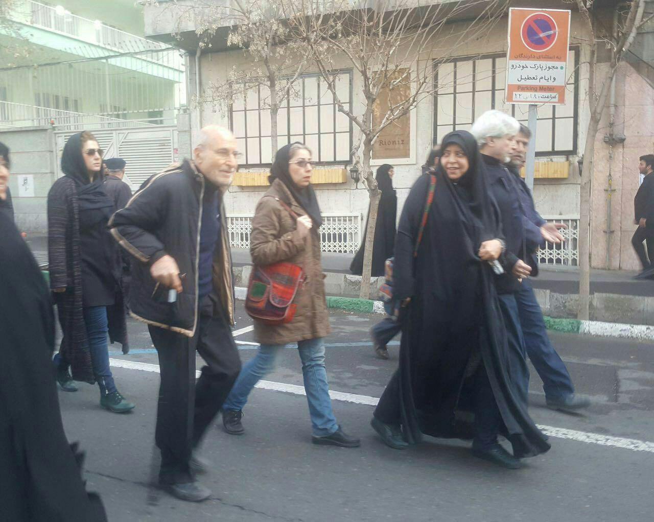 مقام معظم رهبری بر پیکر آیت الله هاشمی رفسنجانی نماز می خوانند مقام معظم رهبری بر پیکر آیت الله هاشمی رفسنجانی نماز می خوانند