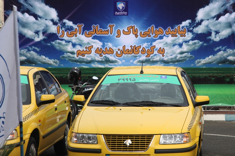 مراسم جایگزینی چهل هزار دستگاه تاکسی فرسوده برگزار شد