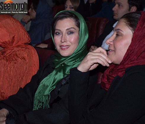 مهتاب کرامتی و شبنم مقدمی در اختتامیه جشنواره فجر35