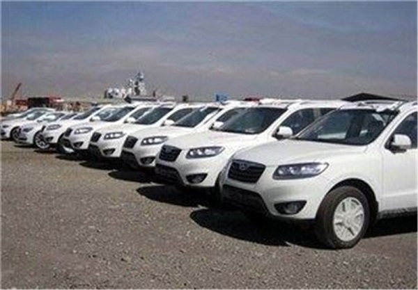 اختلافات گمرک و وزارت صنعت واردکنندگان خودرو را به درد سر انداخت