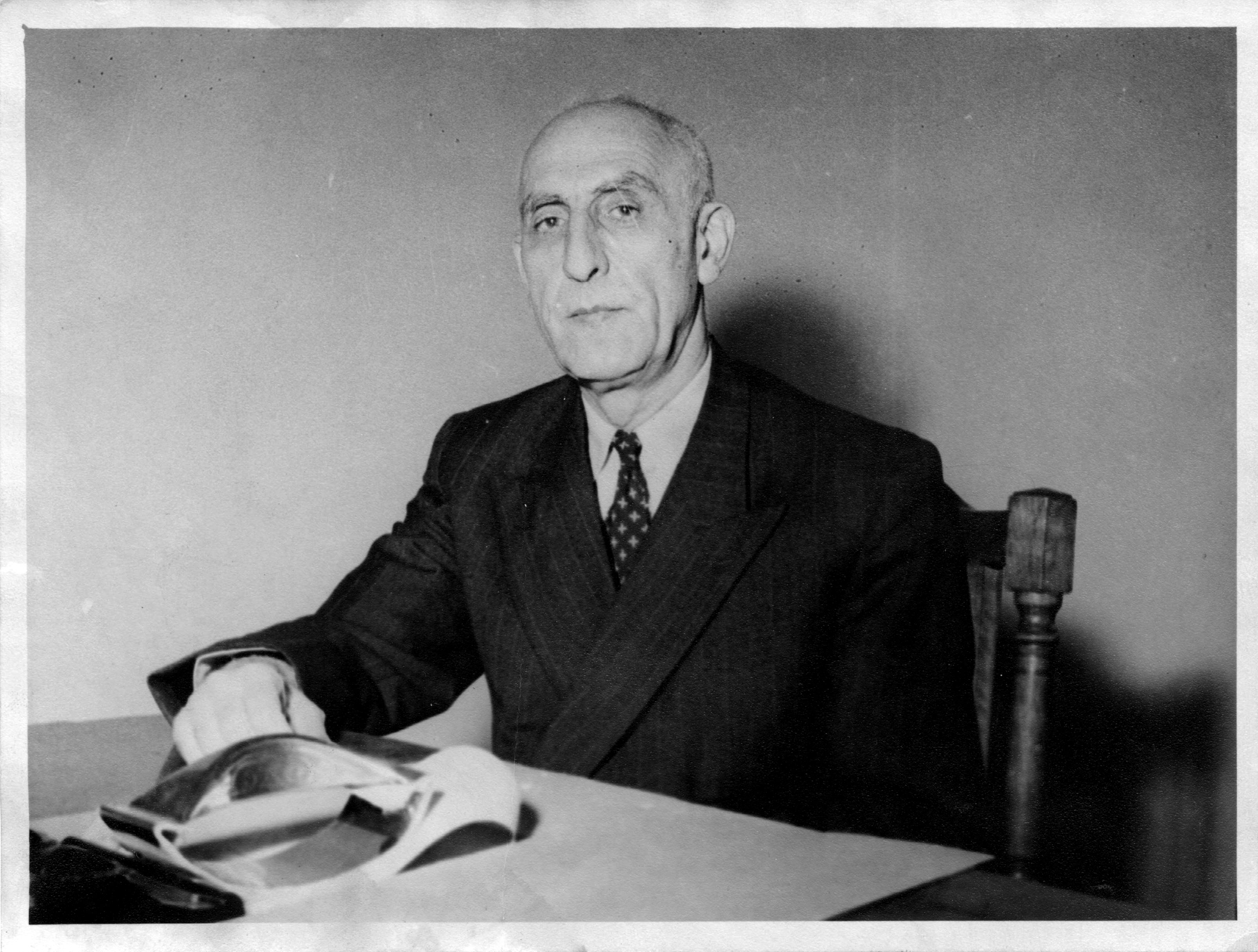 «مصدق» چنان که میگویند، یا چنان که هست؟! «مصدق» چنان که میگویند، یا چنان که هست؟!