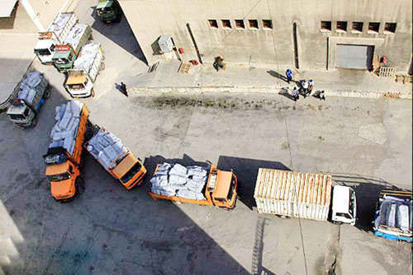 دردسرهای قاچاق کالا از طریق گمرک برای وزیر اقتصاد/ سؤال از وزیر تا درخواست برکناری رئیسکل گمرک دردسرهای قاچاق کالا از طریق گمرک برای وزیر اقتصاد/ سؤال از وزیر تا درخواست برکناری رئیسکل گمرک