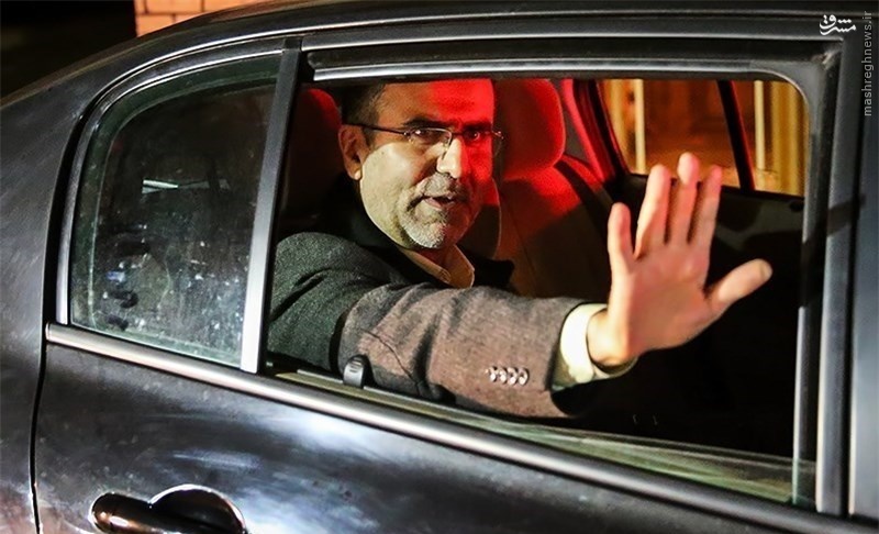 مدیر جمهوری اسلامی یا رایزن فرهنگی غربی مدیر جمهوری اسلامی یا رایزن فرهنگی غربی