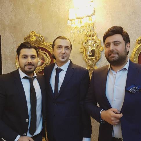 محمد علیزاده و احسان خواجه امیری در مراسم ازدواج مهرداد نصرتی! عکس