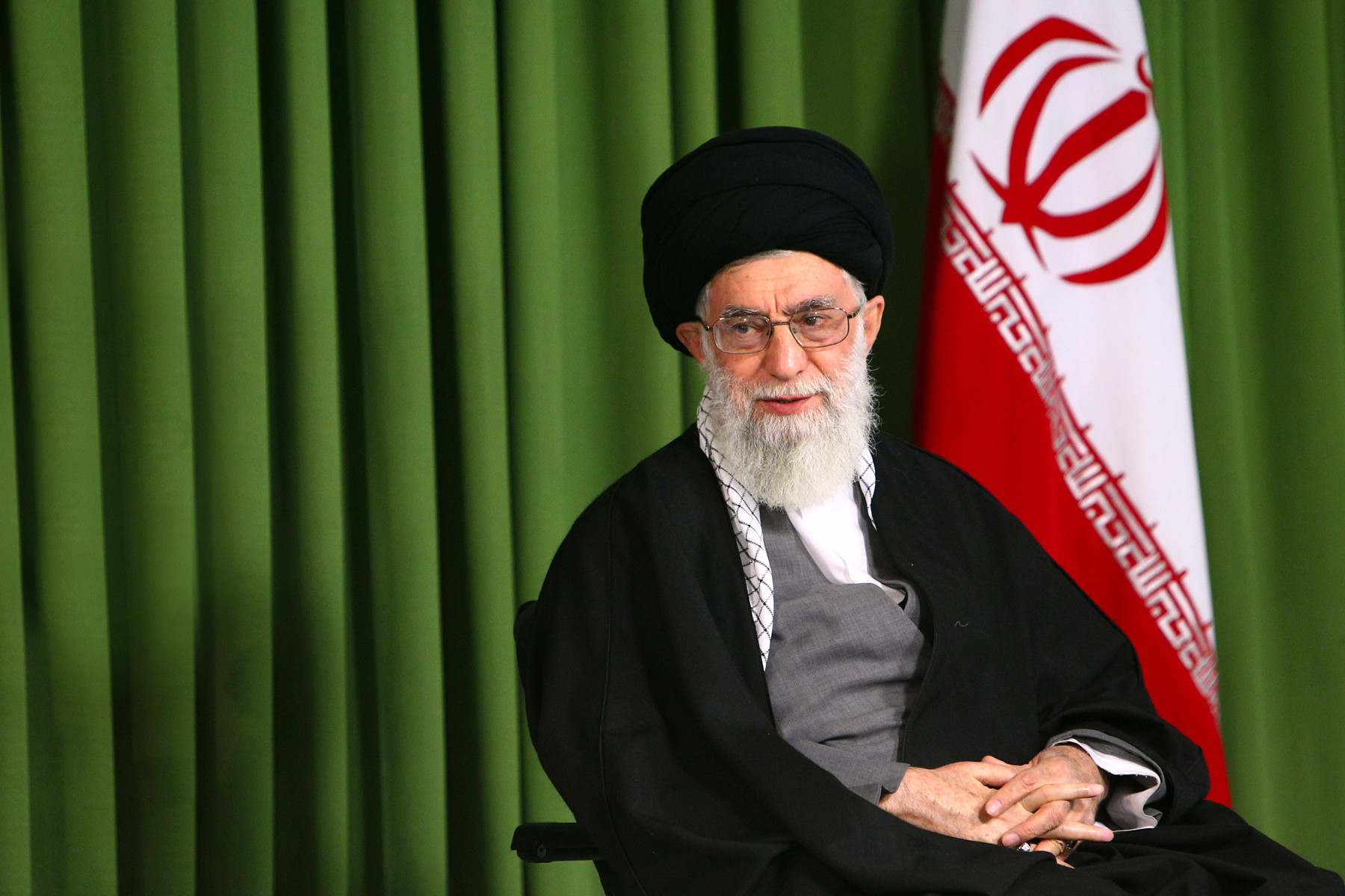 رهبر انقلاب: ببینید آقای دکتر کردوانی چقدر زیبا و دلنشین صحبت میکنند رهبر انقلاب: ببینید آقای دکتر کردوانی چقدر زیبا و دلنشین صحبت میکنند