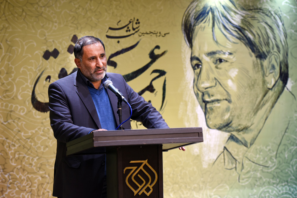 تشکر خانواده احمد عزیزی از رهبر انقلاب/ اشک های اسماعیل امینی در پاسداشت «احمد عزیز» تشکر خانواده احمد عزیزی از رهبر انقلاب/ اشک های اسماعیل امینی در پاسداشت «احمد عزیز»