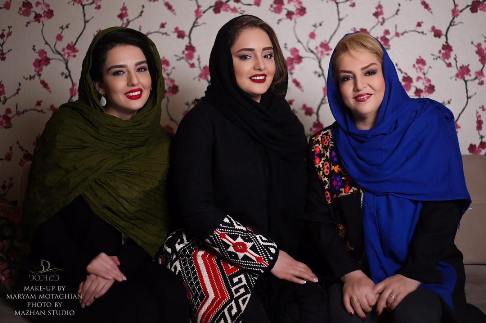 عکس های جدید نرگس محمدی در کنار مادر و خواهرش