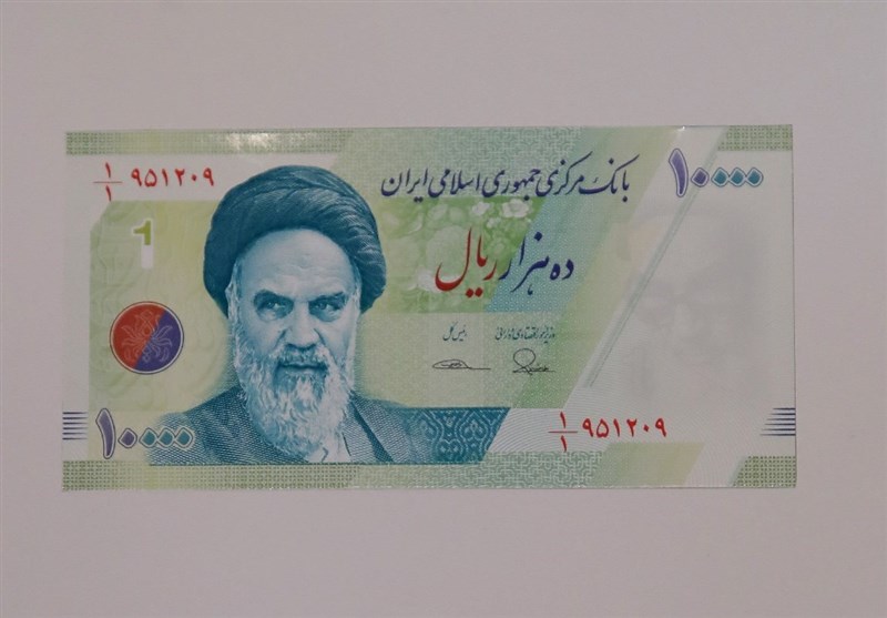 رونمایی از اسکناس 10 هزار ریالی جدید/مجمع عمومی سالیانه بانک مرکزی با حضور رییس جمهوری آغاز به کار کرد