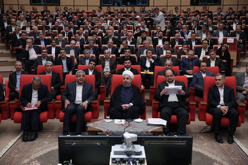 کارآفرینان به میدان بیایند/ امیدوارتر شده‌ام