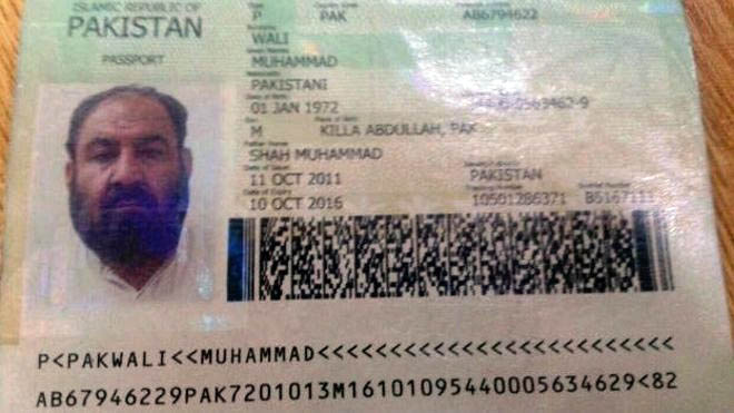 سالم ماندن گذرنامه ملامنصور تنها با پوشیدن جلیقه توجیه پذیر است