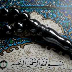 در مورد دینتان از سه نفر برحذر باشید در مورد دینتان از سه نفر برحذر باشید