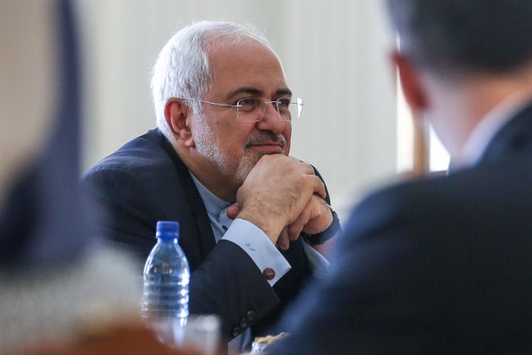 ظریف: آمریکا باید نقشی بسیار بسیار فعالتر در رفع تحریمها ایفا کند ظریف: آمریکا باید نقشی بسیار بسیار فعالتر در رفع تحریمها ایفا کند