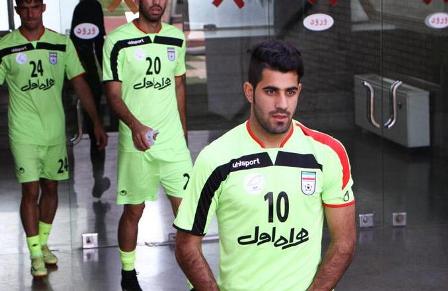 چگونه بازیکن پرسپولیس سر از استقلال در آورد