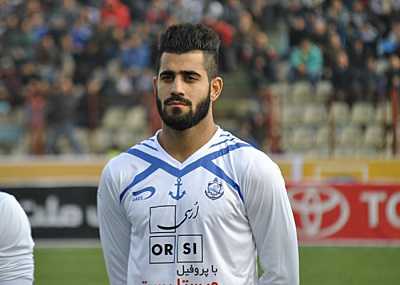 چگونه بازیکن پرسپولیس سر از استقلال در آورد