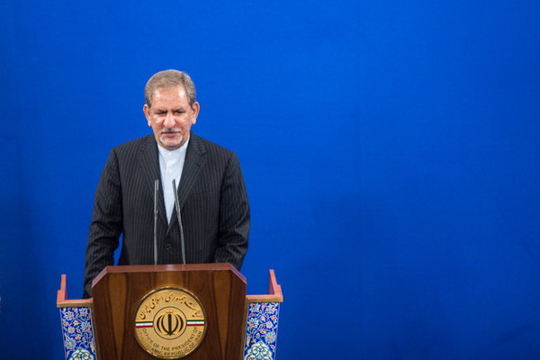 تقدیر جهانگیری از دانشآموزانی که کالای خارجی را به عنوان هدیه قبول نکردند تقدیر جهانگیری از دانشآموزانی که کالای خارجی را به عنوان هدیه قبول نکردند