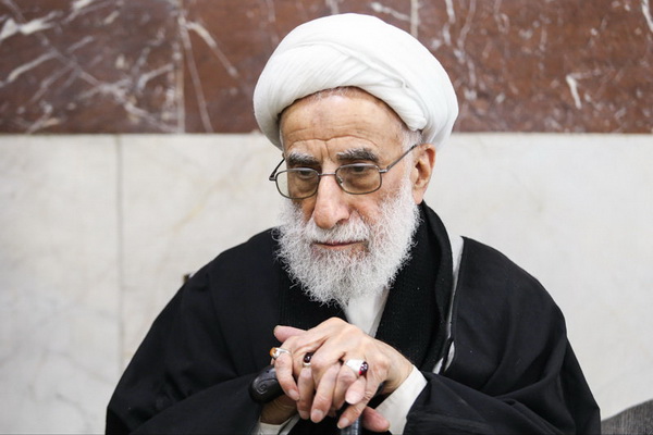 متاسفانه فساد در حال گسترش است و بايد با آن مبارزه كرد متاسفانه فساد در حال گسترش است و بايد با آن مبارزه كرد