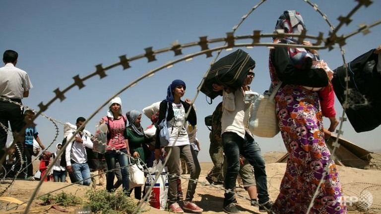 مهاجران را یاری کنید بدون اینکه سؤال کنید شیعه هستید یا سنی؟ مهاجران را یاری کنید بدون اینکه سؤال کنید شیعه هستید یا سنی؟