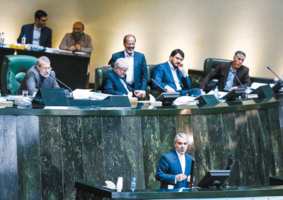 دو تصمیم سرنوشت ساز اقتصادی؛ مخمصه بنزین و 24 میلیون یارانه بگیر