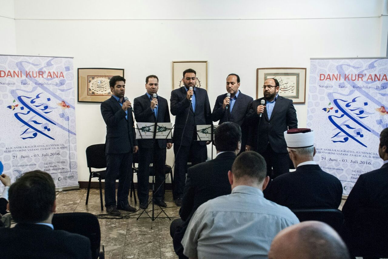 در افتتاحیه برنامه در افتتاحیه برنامه