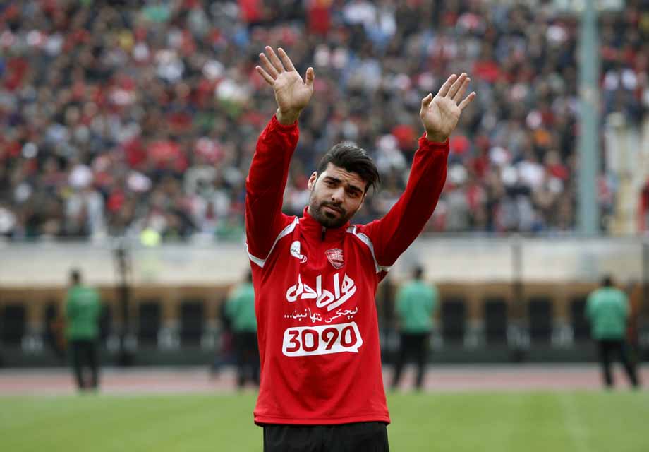 عابر بانک پرسپولیس خراب شد،آقای گل می پرد عابر بانک پرسپولیس خراب شد،آقای گل می پرد