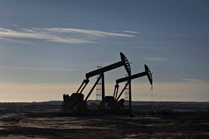 نگرانی از عرضه مازاد قیمت نفت را کاهش داد/ نفت آمریکا 42 دلار