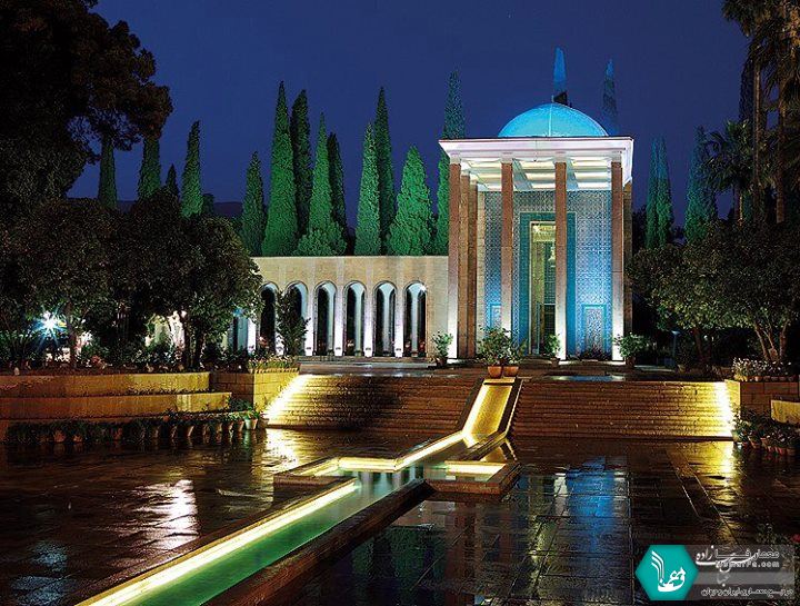 شاعران بزرگ ایرانی را نمی توان در یک خط وصف کرد