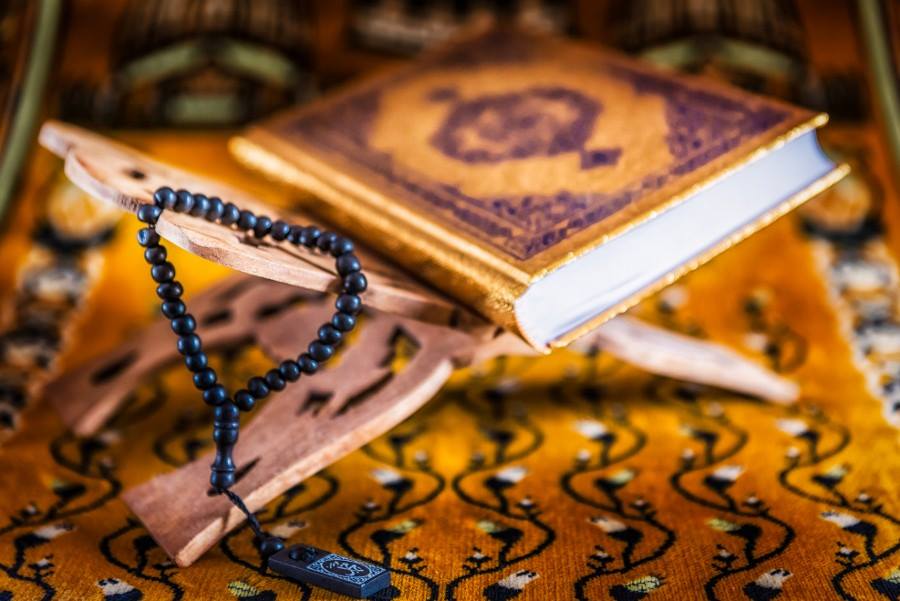 خداوند او را دانسته به گمراهی انداخت خداوند او را دانسته به گمراهی انداخت