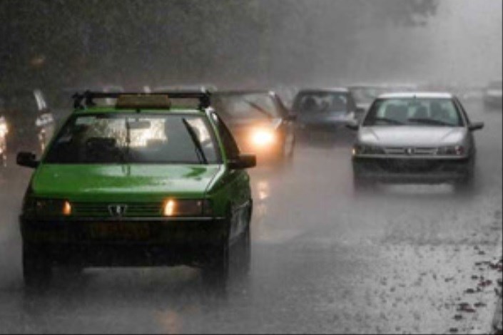 بارش باران، مه‌گرفتگی و ترافیک نیمه سنگین در جاده‌های کشور