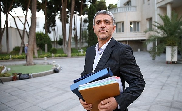 طيب‌نيا يك بازنشسته را معاون خود كرد و برادر زاده و داماد برادرش را هم روانه پستهای مهم در صنعت فولاد