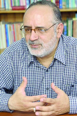 نگارش فیلمنامه سریال حضرت موسی (ع) به توصیه مقام معظم رهبری بود/ دوست دارم اثری با محوریت مدافعان حرم بسازم نگارش فیلمنامه سریال حضرت موسی (ع) به توصیه مقام معظم رهبری بود/ دوست دارم اثری با محوریت مدافعان حرم بسازم