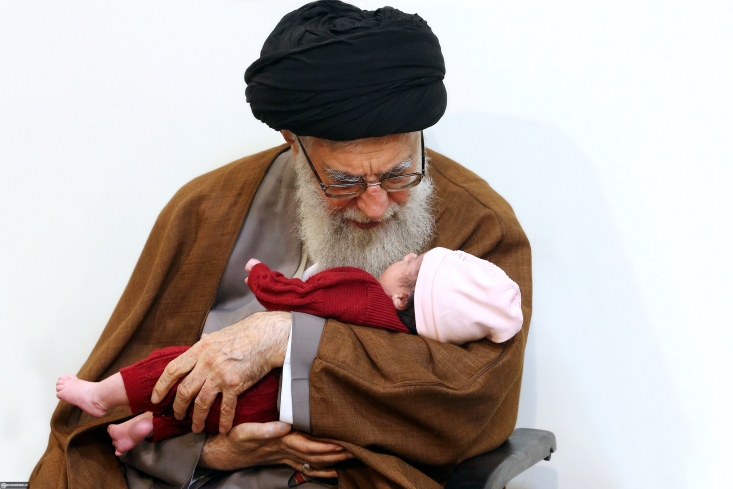 سوال فرزند شهيد مدافع حرم از رهبرانقلاب: اگر امام خمینی بود، شما ازش چی می‌خواستین؟