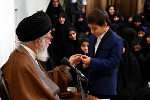 سوال فرزند شهيد مدافع حرم از رهبرانقلاب: اگر امام خمینی بود، شما ازش چی می‌خواستین؟