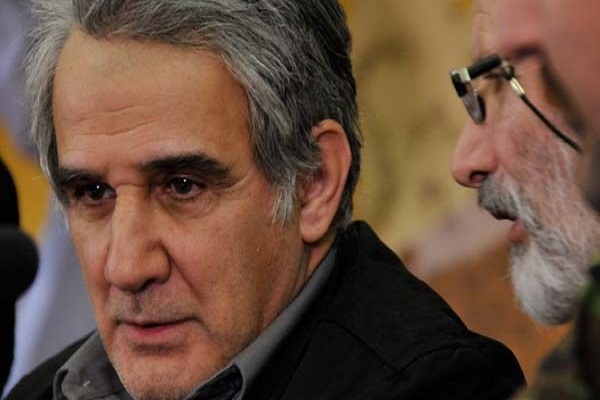 مرد خندان روی قله مرد خندان روی قله